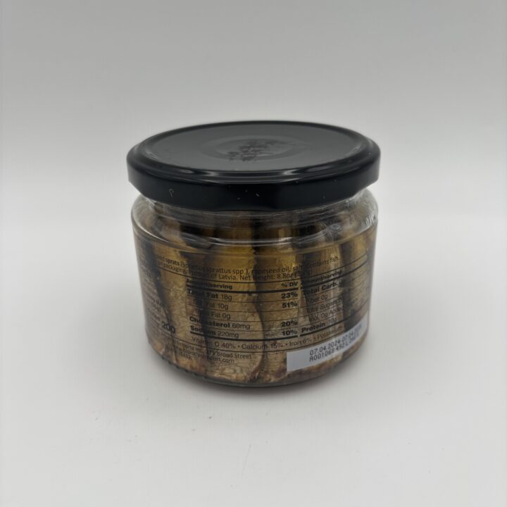 Alternative view of belveder sprats in oil