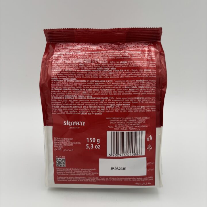 Alternative view of Skawa Basniowe Pierniczki chocolate covered gingerbread with strawberry filling